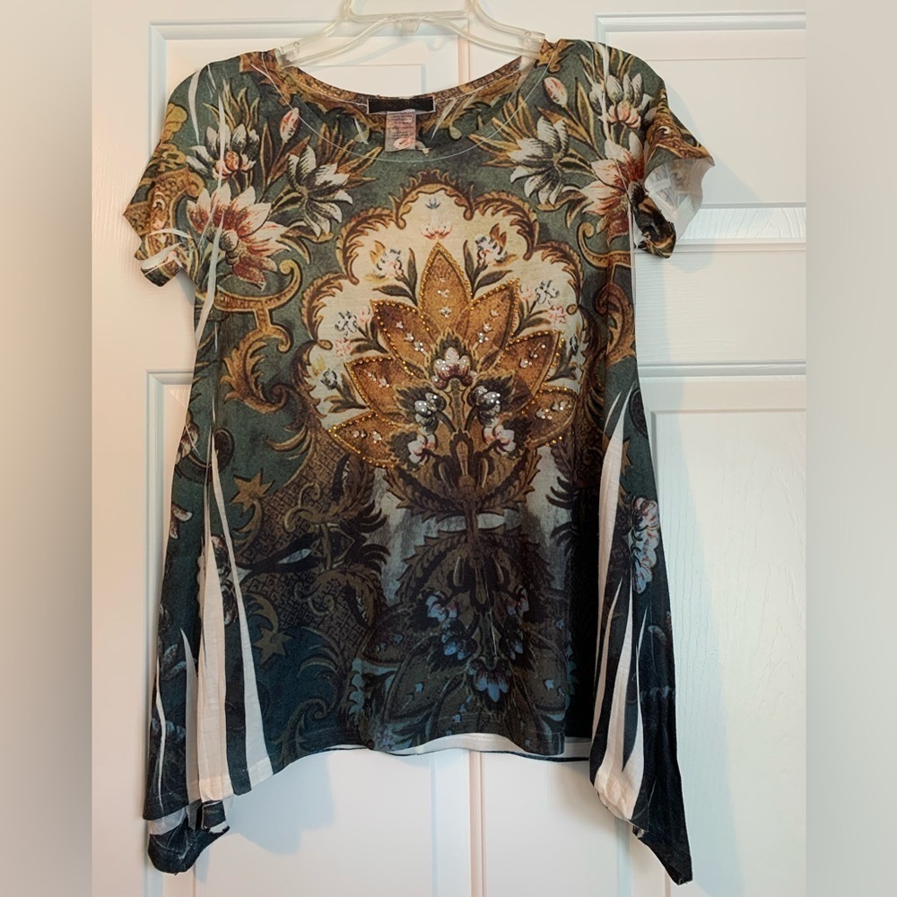 NWOT Only Mine Lightweight Short Sleeve Shirt Bedazzled with Rhinestones Size Sm